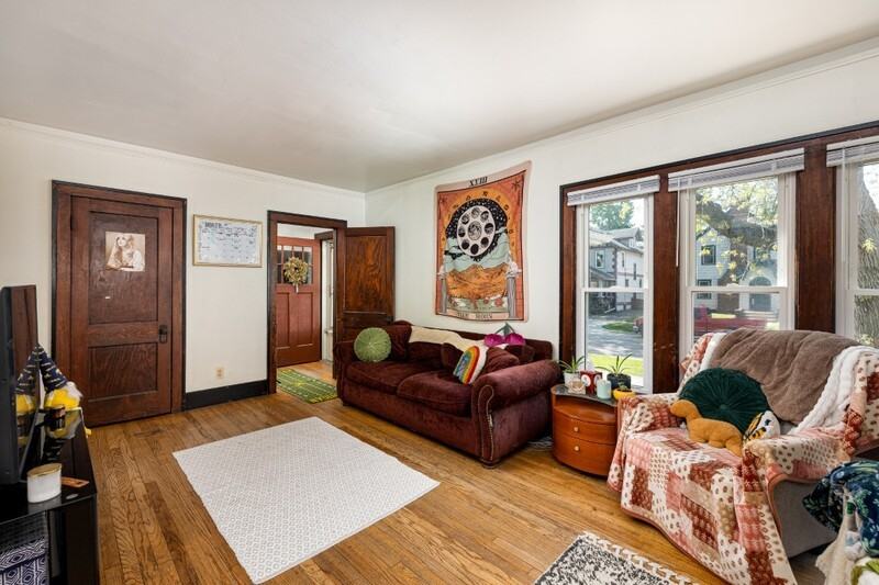 711 Granger Ave - Photo 6 of 25
