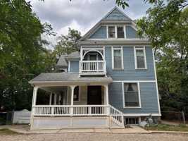 featured image of 800 W Huron St