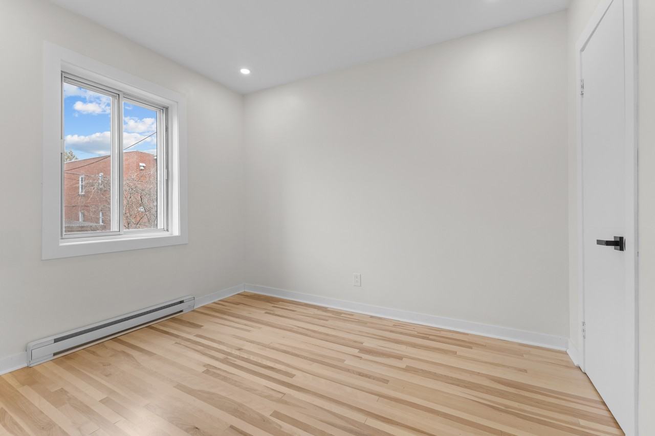 1561 Boulevard Desmarchais ##3 - Photo 5 of 13