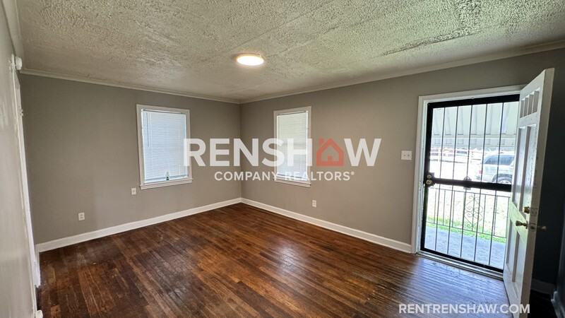 1580 Hugenot St - Photo 2 of 12