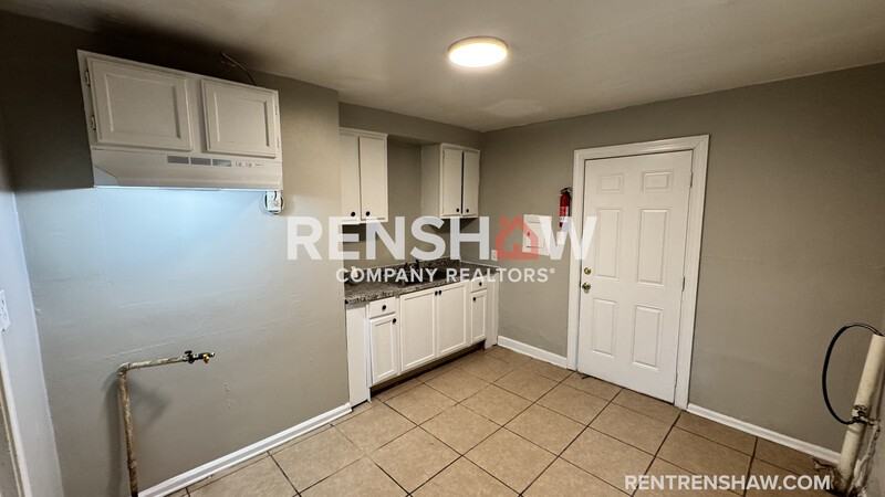 1580 Hugenot St - Photo 4 of 12