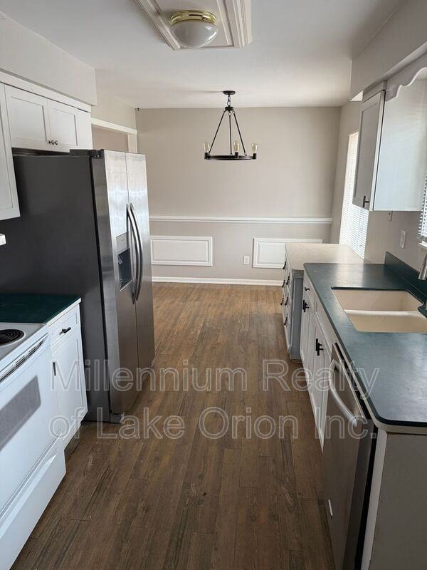 315 Crescent Ave - Photo 3 of 11