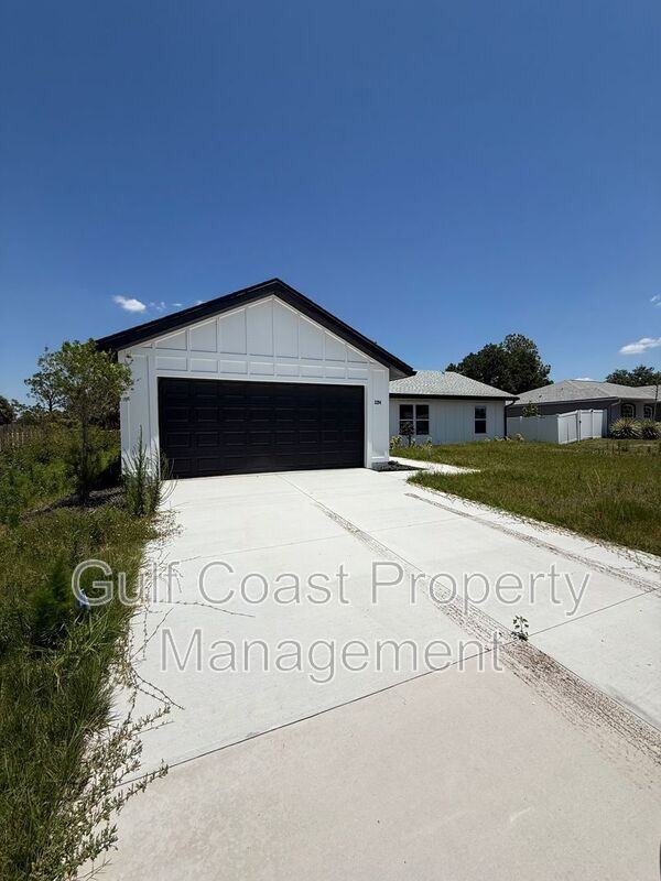 3294 W Price Blvd - Photo 2 of 33