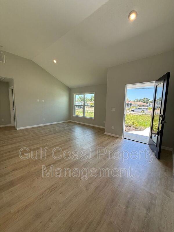 3294 W Price Blvd - Photo 5 of 33