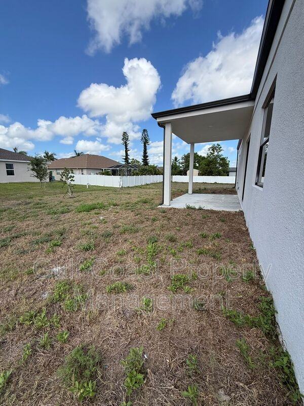 210 Ne 20th Ter - Photo 2 of 29