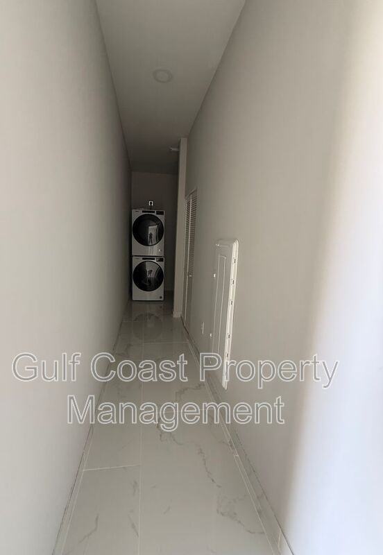 219 Nw 23rd Ter - Photo 5 of 23