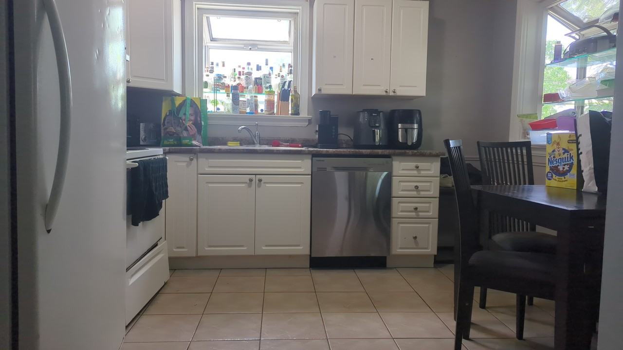 131 Roehampton Avenue - Photo 2 of 6
