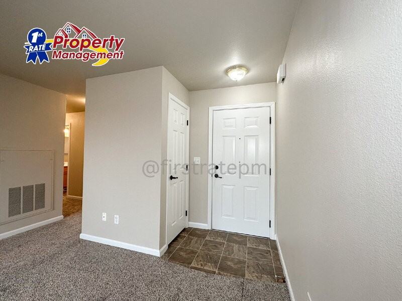 10186 W Garverdale Ln #102 - Photo 3 of 28
