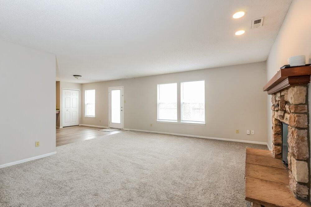 2012 Southernwood Ln - Photo 4 of 17