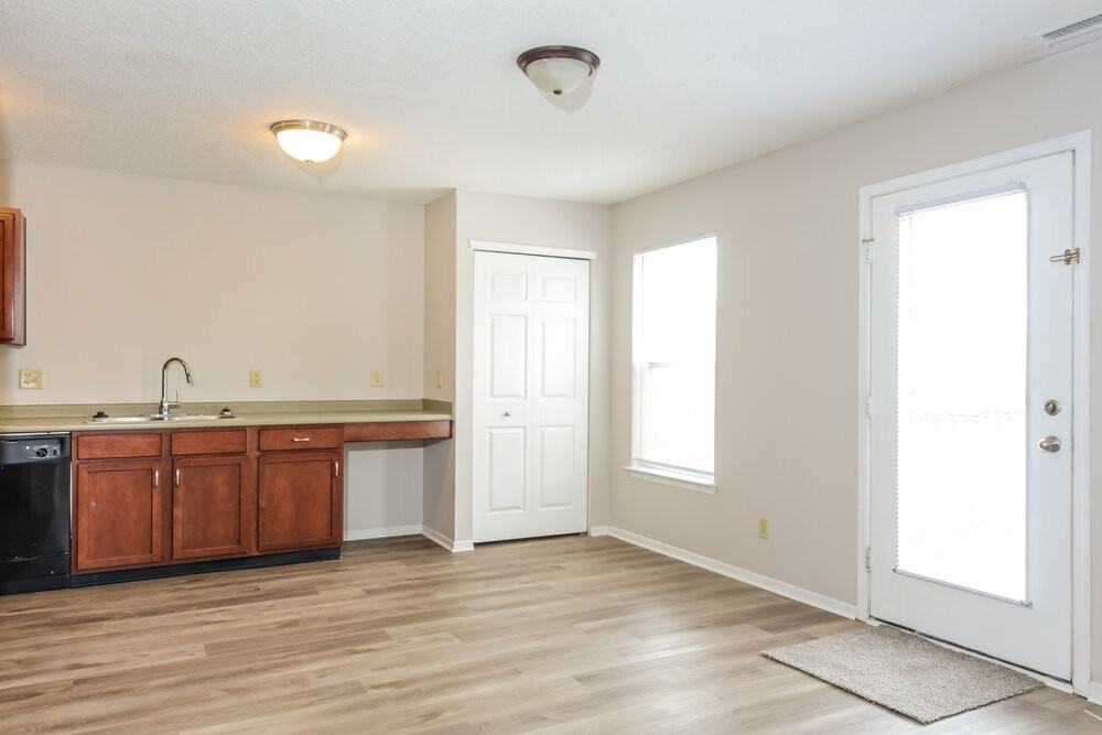 2012 Southernwood Ln - Photo 6 of 17
