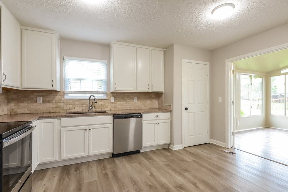 7352 Southern Lakes Dr - Photo 5 of 16