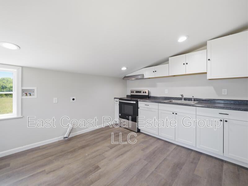 116 S High St - Photo 5 of 22
