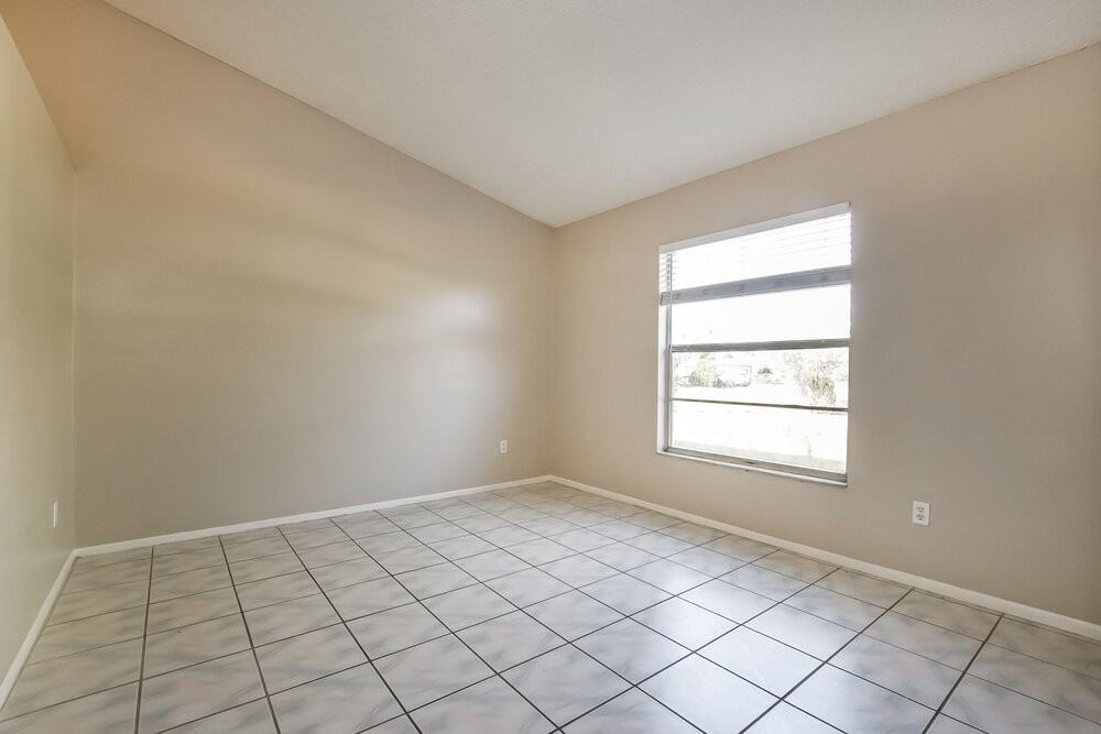 520 Elmwood Ct - Photo 3 of 16