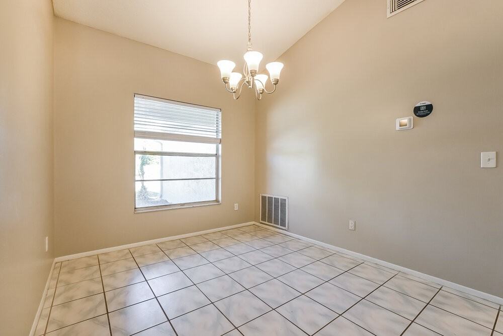 520 Elmwood Ct - Photo 5 of 16
