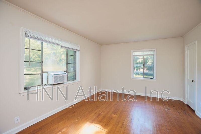 1082 Briarcliff Rd Ne #1 - Photo 5 of 8