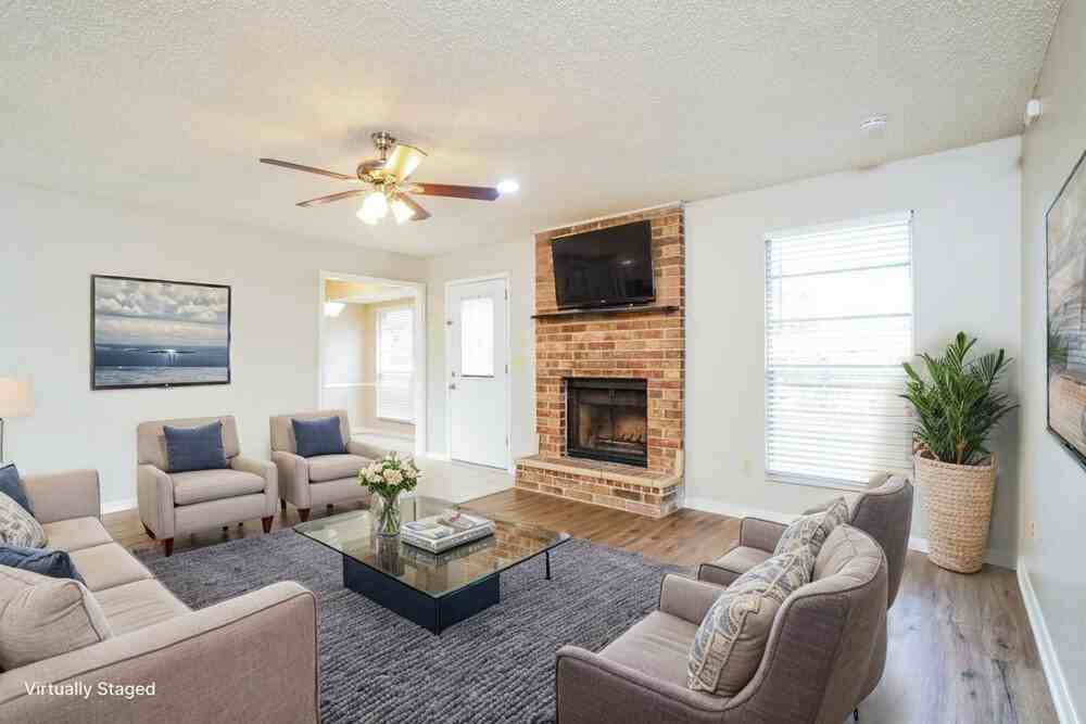 2677 Aberdeen Ct - Photo 4 of 19