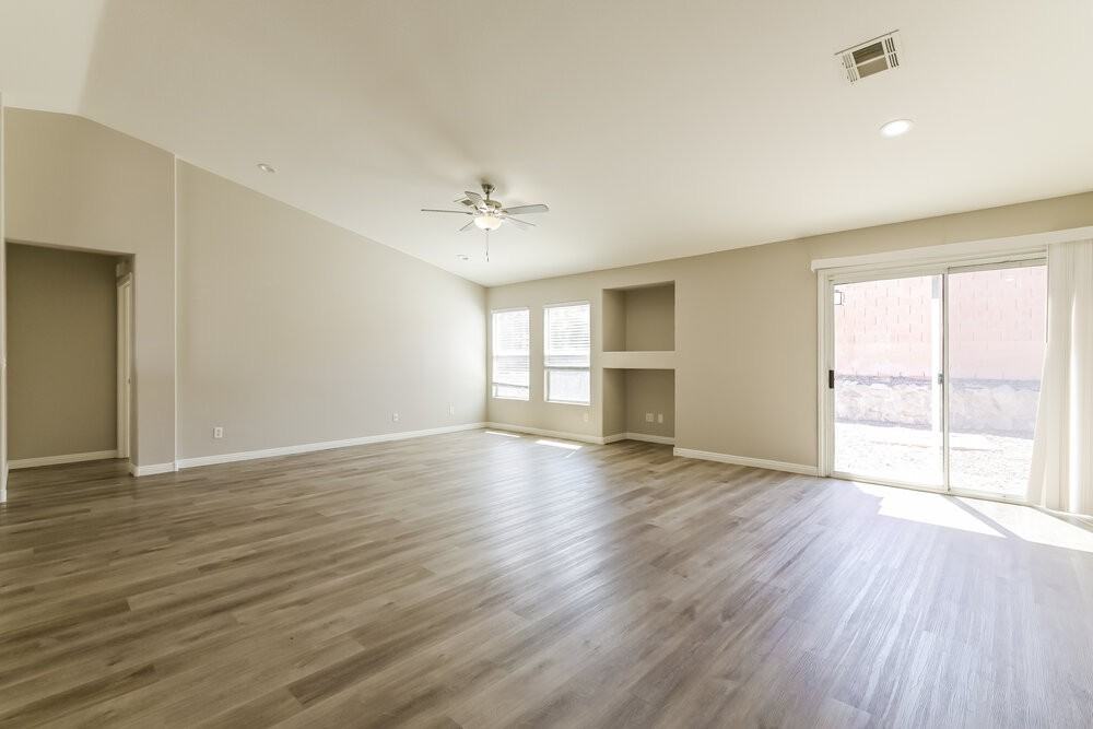 1075 Silver Star St - Photo 4 of 16