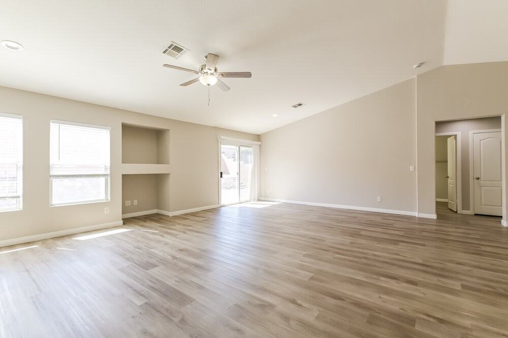 1075 Silver Star St - Photo 5 of 16