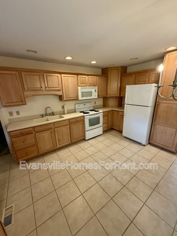 6600 E Oak St - Photo 4 of 13