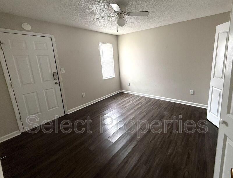 4719 Samantha Ave - Photo 6 of 11