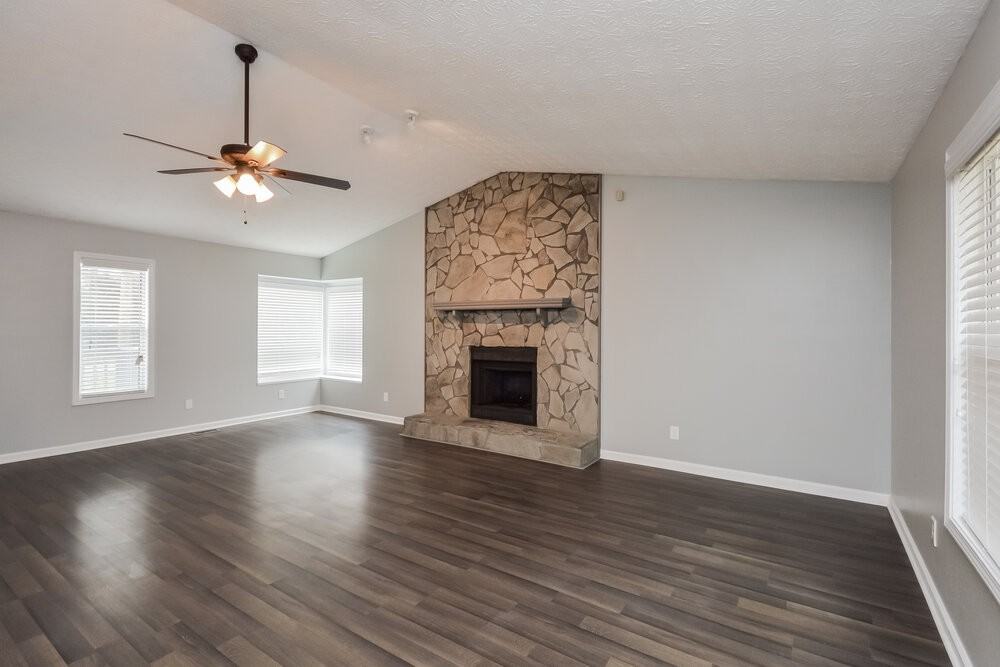 2093 Phillips Rd - Photo 4 of 17