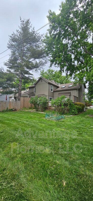 10701 W 115th Ter - Photo 3 of 38