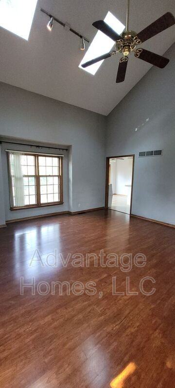 10701 W 115th Ter - Photo 4 of 38