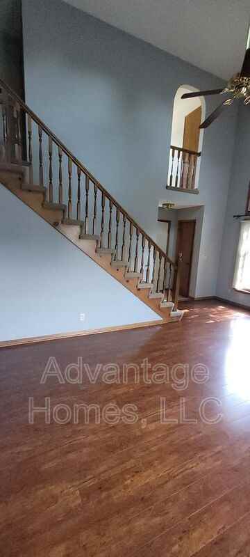 10701 W 115th Ter - Photo 7 of 38