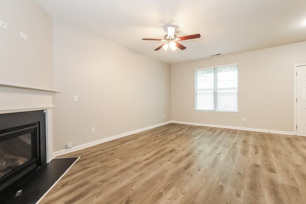 6596 Woodwell Dr - Photo 4 of 17