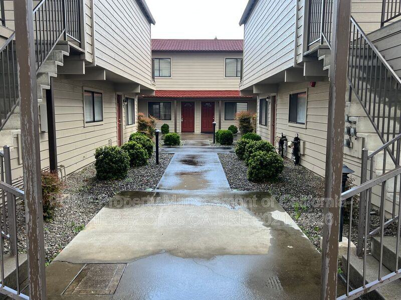 917 S Oak St - Photo 2 of 12