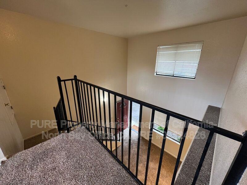 917 S Oak St - Photo 3 of 12
