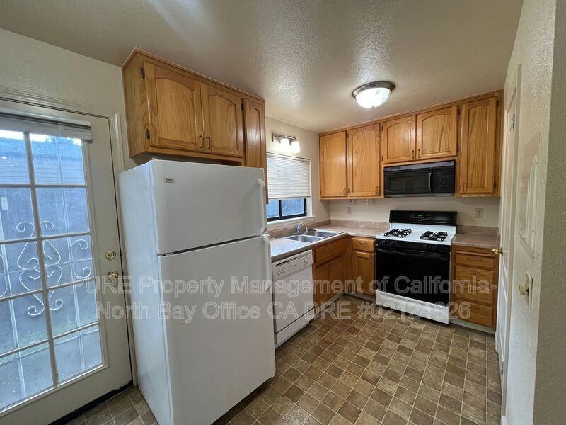 917 S Oak St - Photo 4 of 12