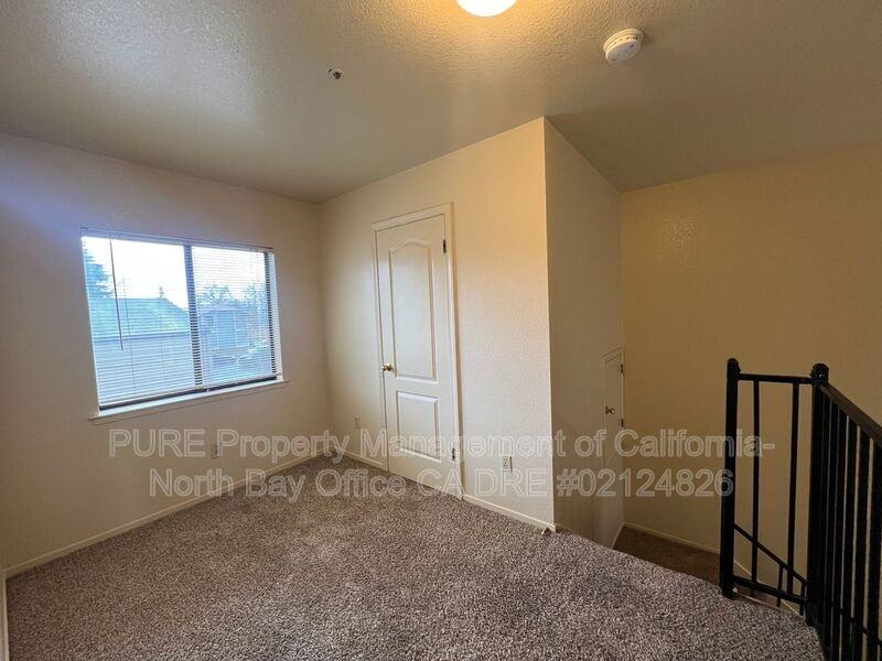 917 S Oak St - Photo 6 of 12