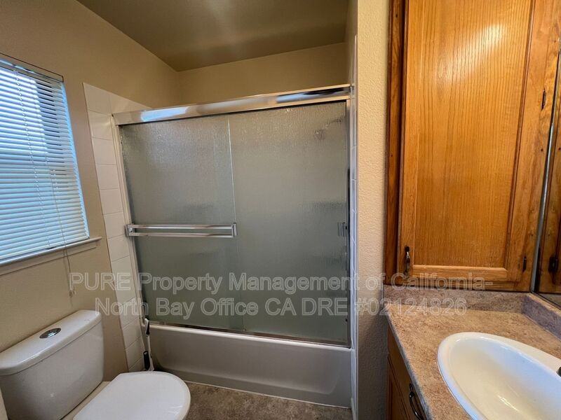 917 S Oak St - Photo 7 of 12