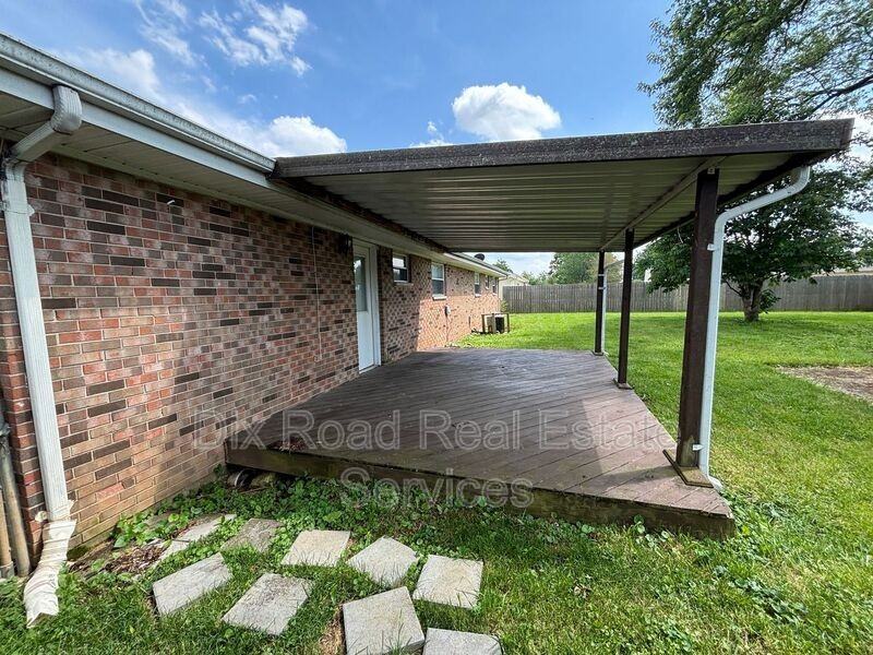601 Brelsford Ave - Photo 3 of 33