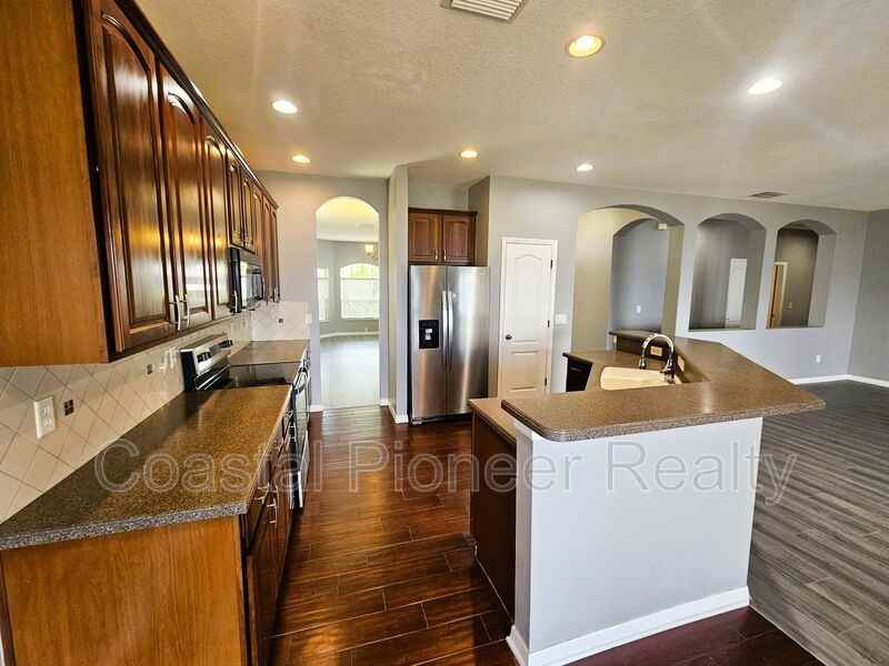 1824 Mira Lago Cir - Photo 7 of 44