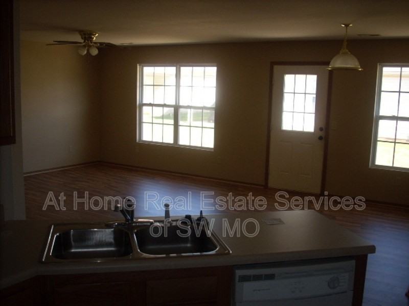 1123 S Clifton Ave - Photo 2 of 10