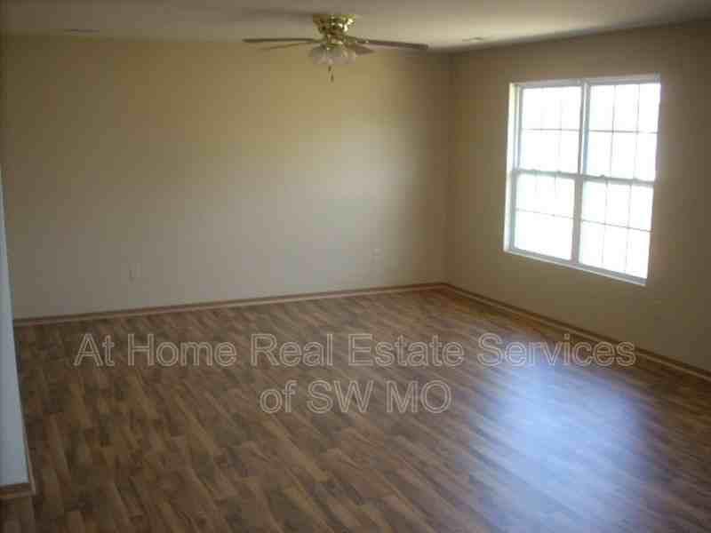 1123 S Clifton Ave - Photo 3 of 10
