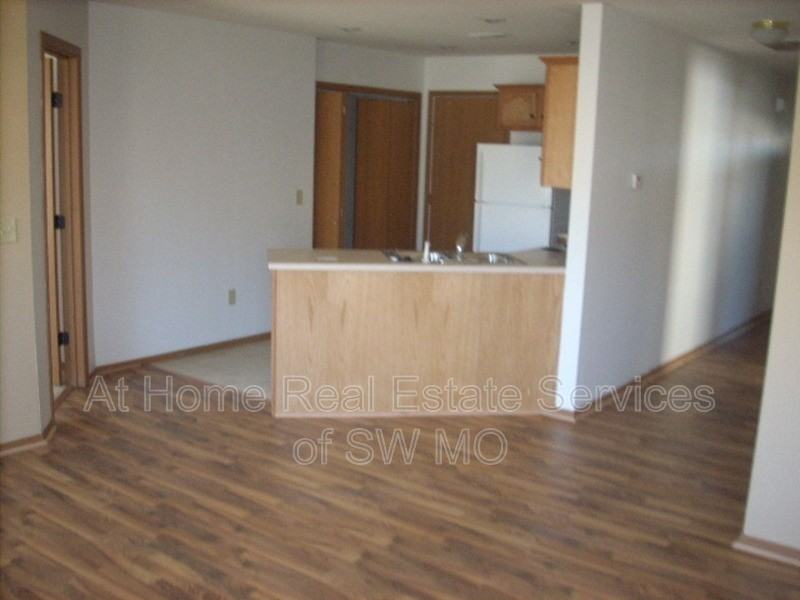 1123 S Clifton Ave - Photo 4 of 10