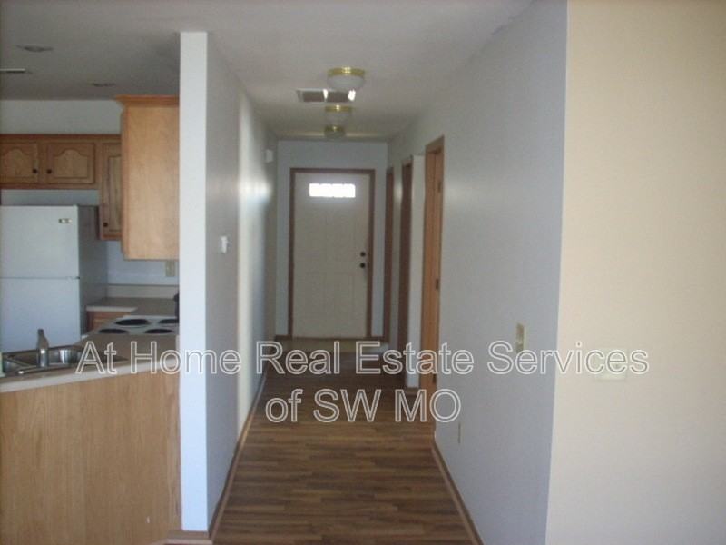 1123 S Clifton Ave - Photo 5 of 10