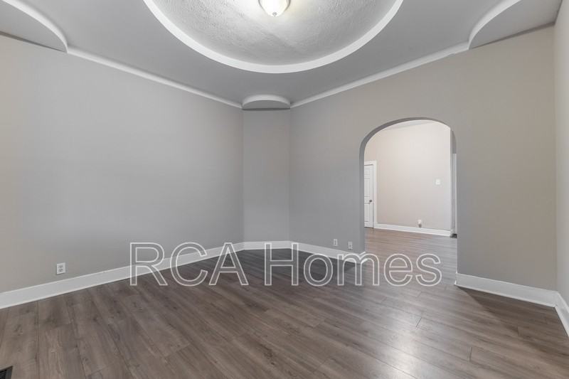 704 Sanders St - Photo 2 of 9