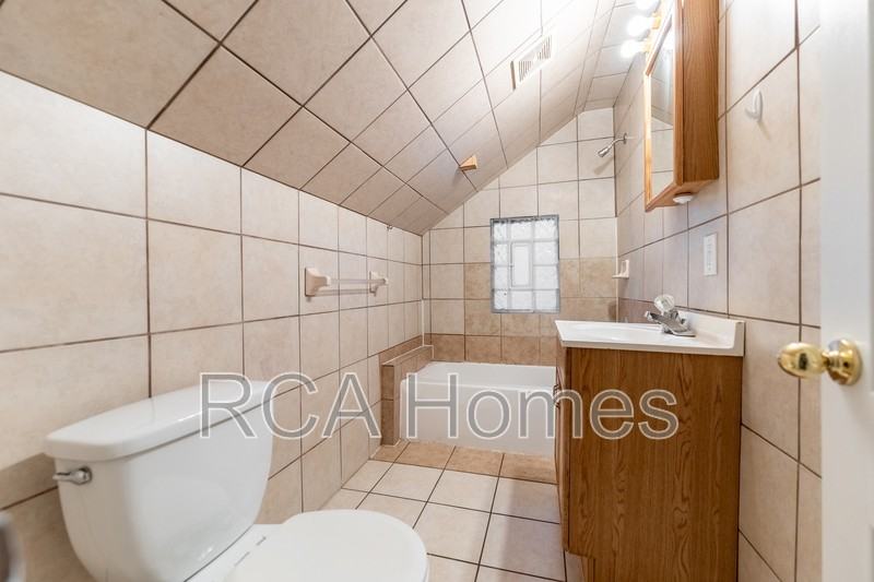 704 Sanders St - Photo 3 of 9