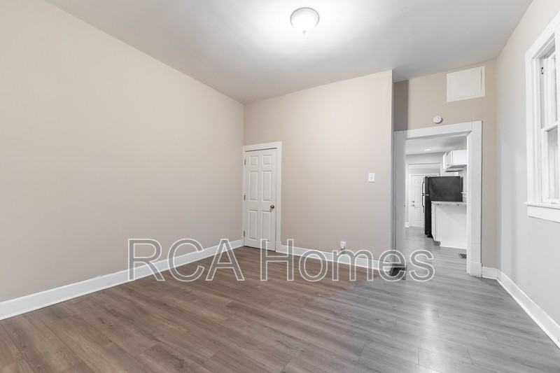 704 Sanders St - Photo 7 of 9