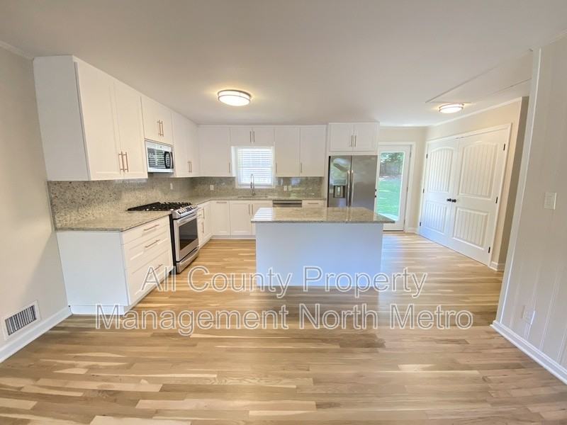 415 Charles Pl - Photo 2 of 12