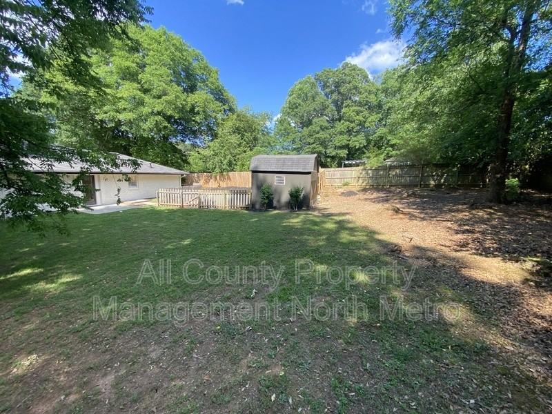 415 Charles Pl - Photo 3 of 12