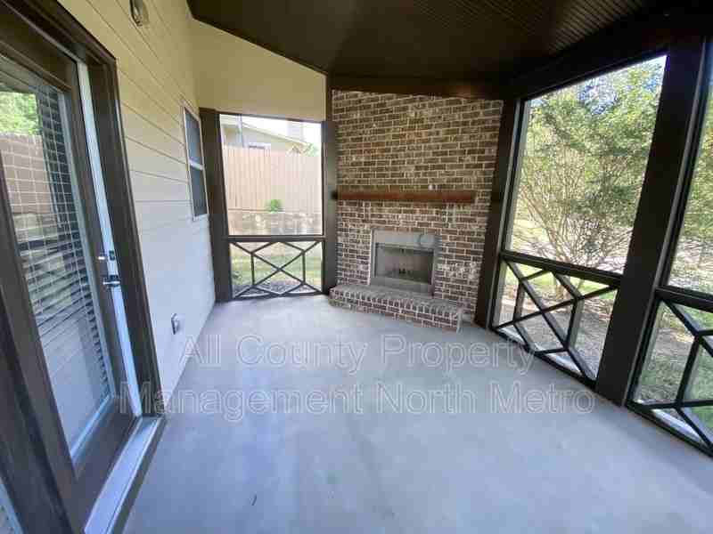 5060 Glencliff Dr - Photo 2 of 10