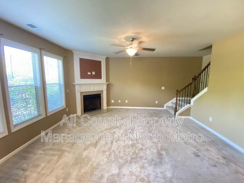 5060 Glencliff Dr - Photo 3 of 10