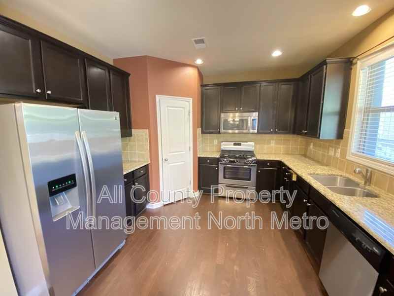 5060 Glencliff Dr - Photo 5 of 10