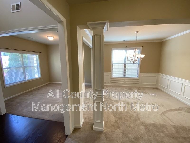 5060 Glencliff Dr - Photo 6 of 10
