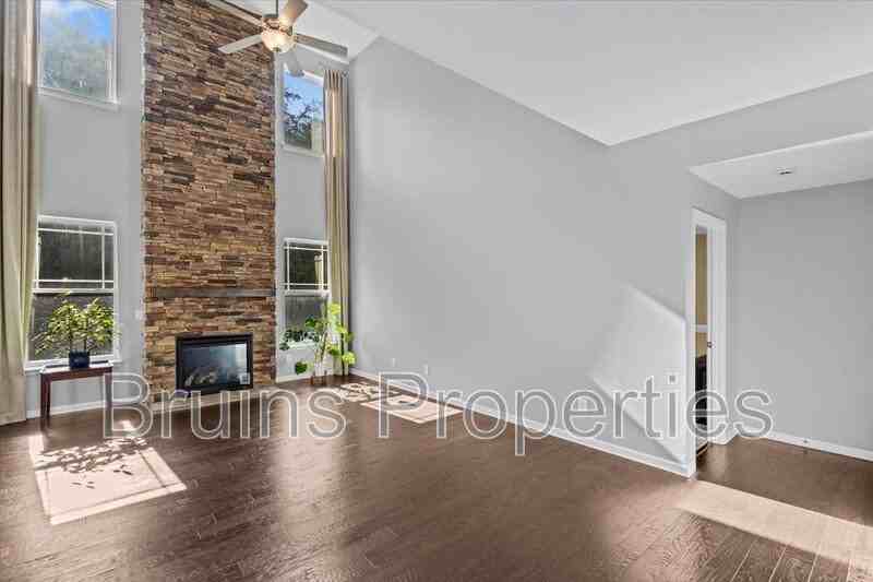 1814 Castlegate Ct - Photo 3 of 38